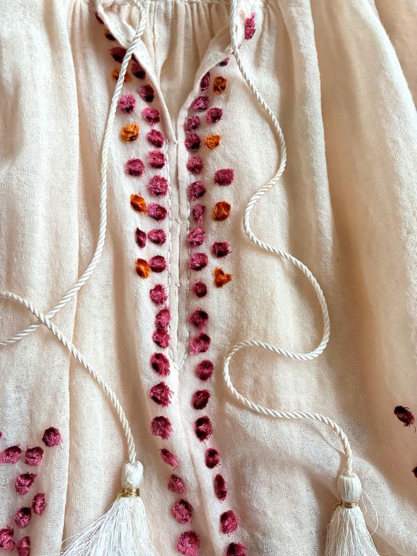 forte_forteフラワー刺繍ウールガーゼブラウス 春向け希少タッセル紐