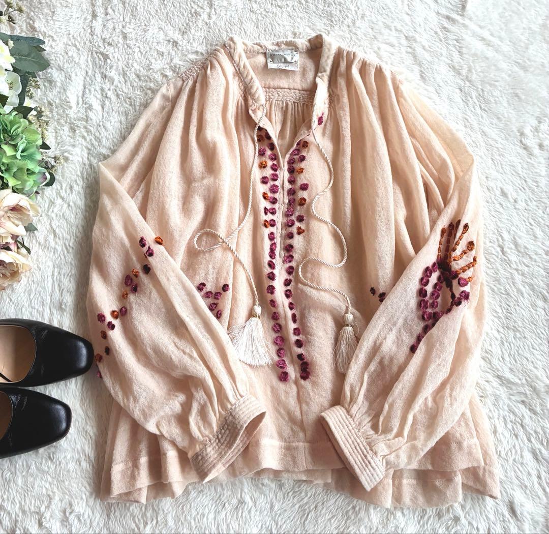 forte_forteフラワー刺繍ウールガーゼブラウス 春向け希少タッセル紐