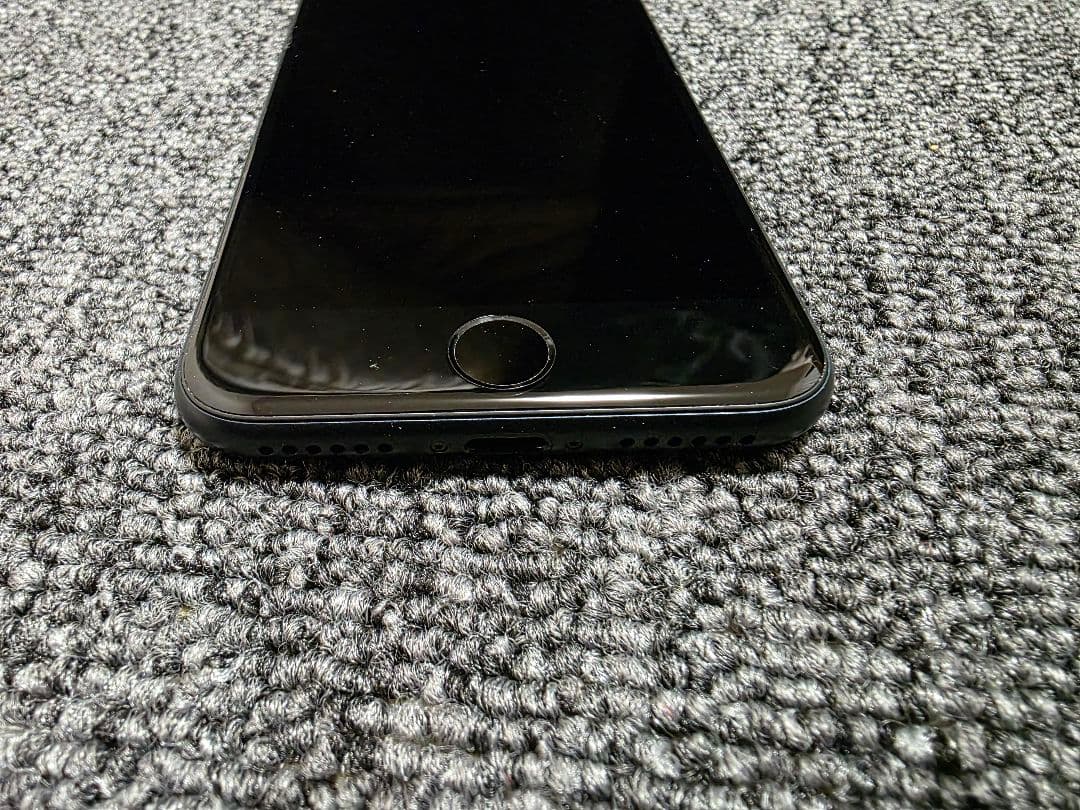 【美品】iphonese 第3世代　64G simフリー　ブラック