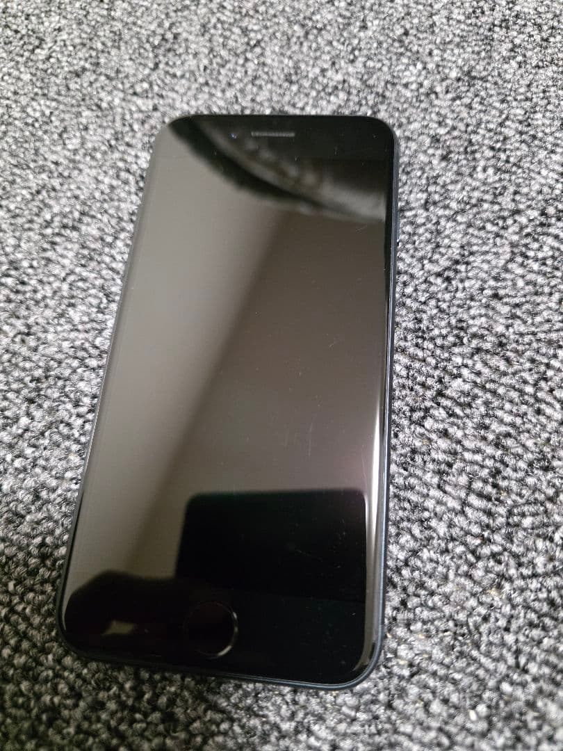 【美品】iphonese 第3世代　64G simフリー　ブラック