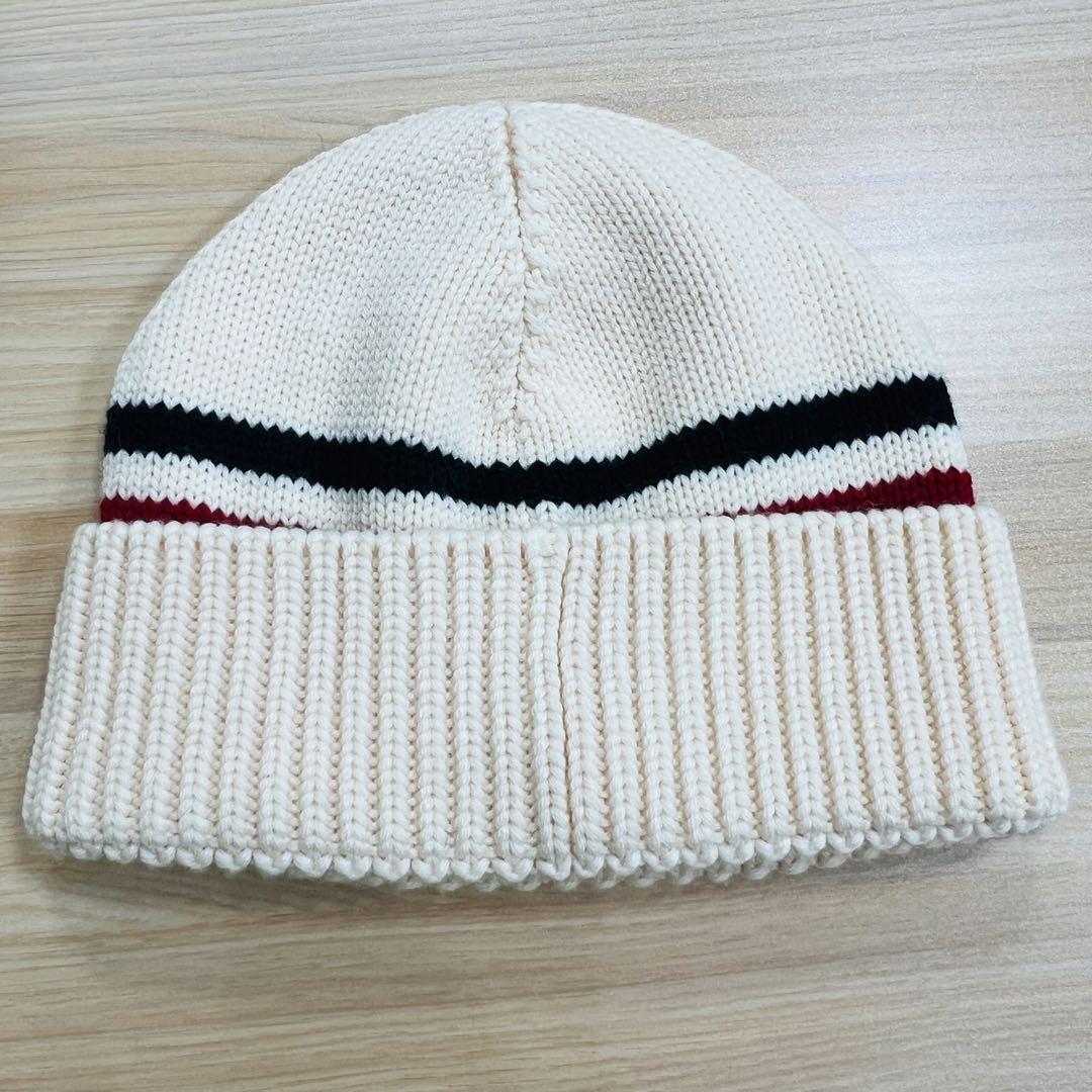 モンクレール ニットキャップ ロゴパッチ オフホワイト