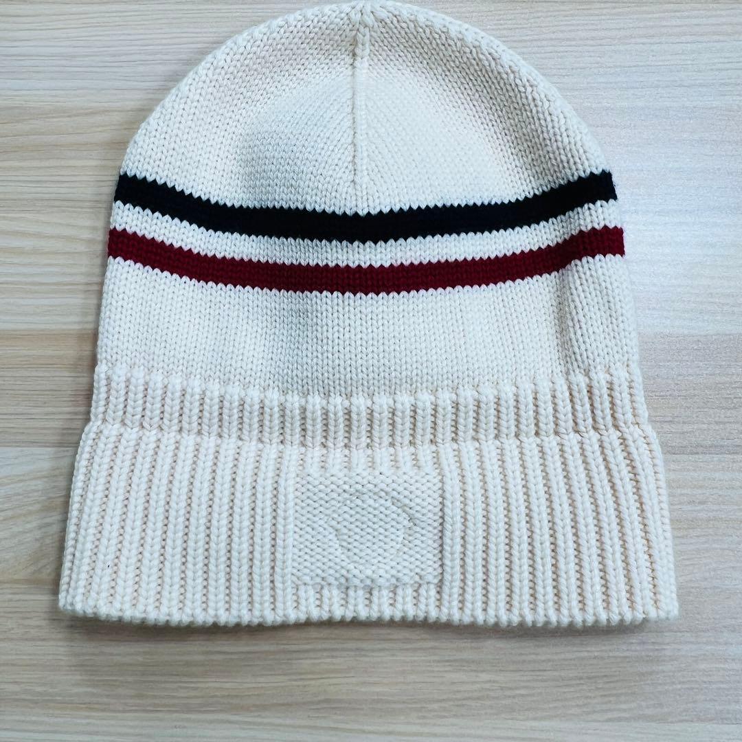 モンクレール ニットキャップ ロゴパッチ オフホワイト