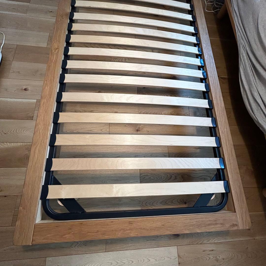 無印良品　木製ベッドフレーム シングル　オーク　脚付　ヘッドボード付　(左)