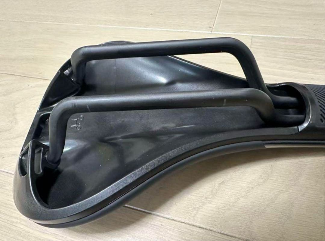 BROMPTON スーパーライトサドル　カーボンレール TLINE