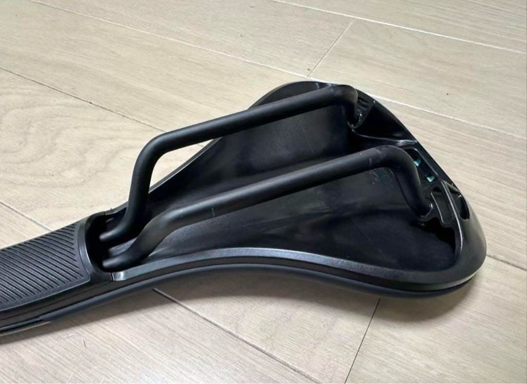 BROMPTON スーパーライトサドル　カーボンレール TLINE