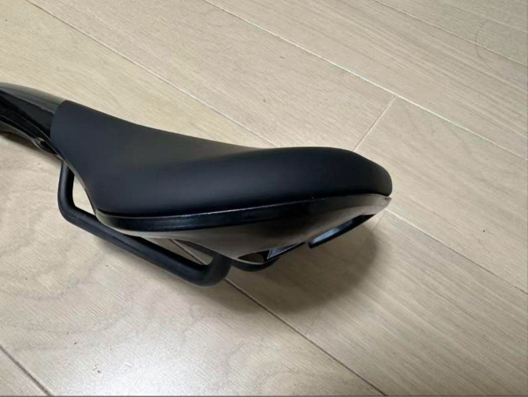 BROMPTON スーパーライトサドル　カーボンレール TLINE