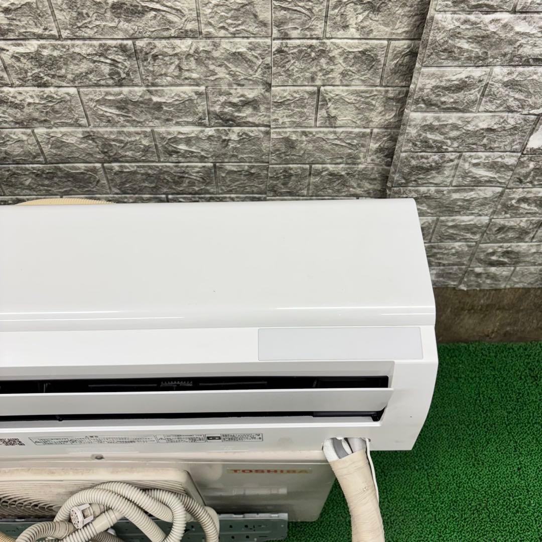 642 東芝　最新ルームエアコン　極美品　容量2.2kw 6畳〜8畳向け