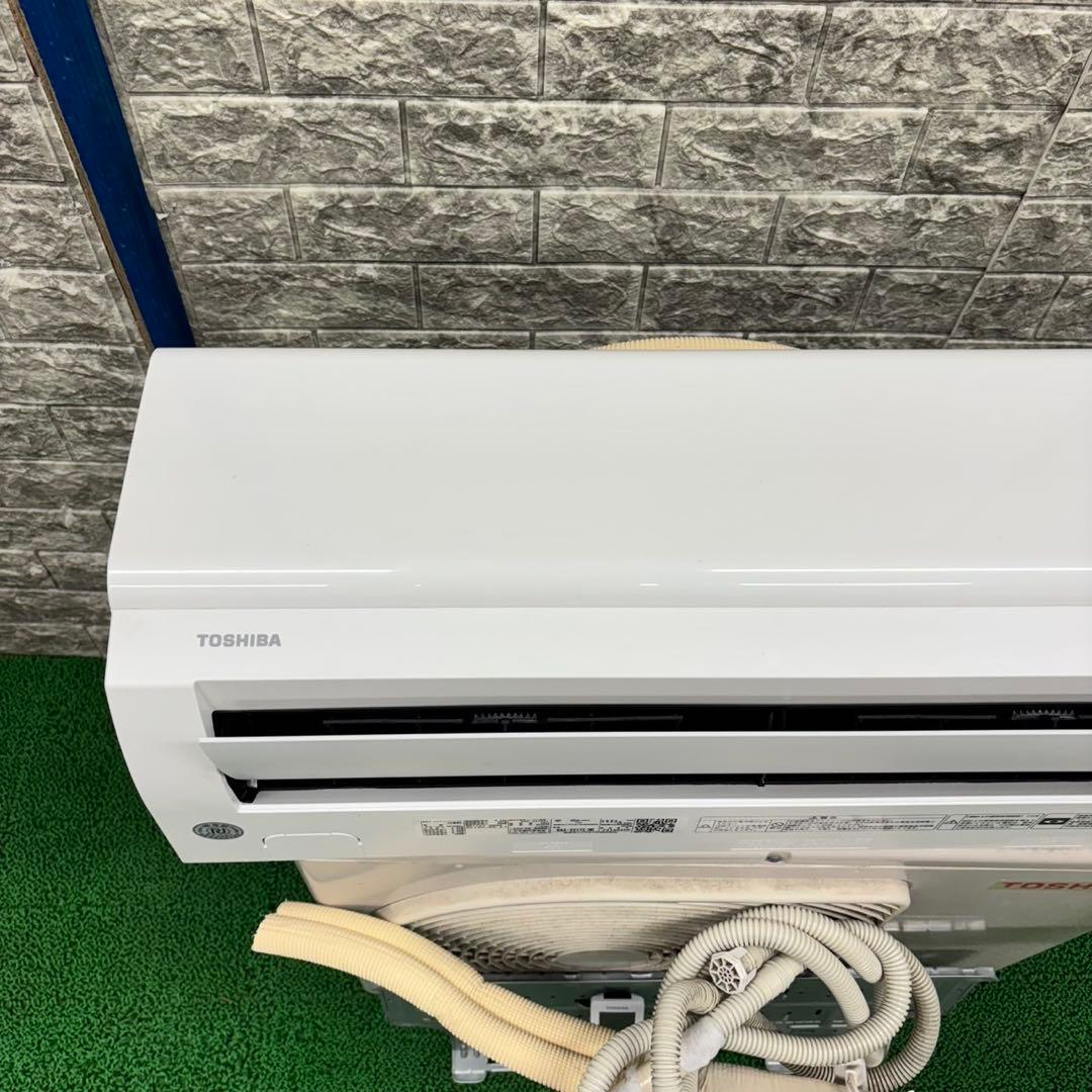 642 東芝　最新ルームエアコン　極美品　容量2.2kw 6畳〜8畳向け