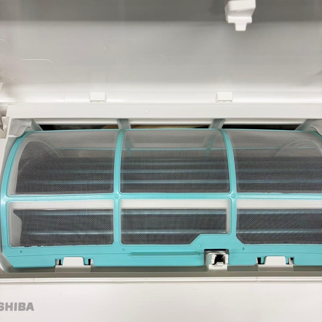 642 東芝　最新ルームエアコン　極美品　容量2.2kw 6畳〜8畳向け