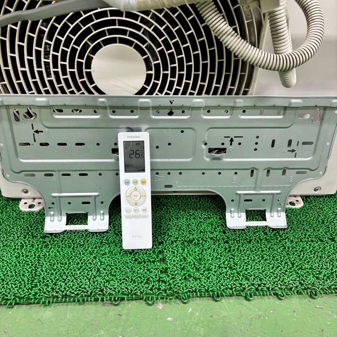 642 東芝　最新ルームエアコン　極美品　容量2.2kw 6畳〜8畳向け