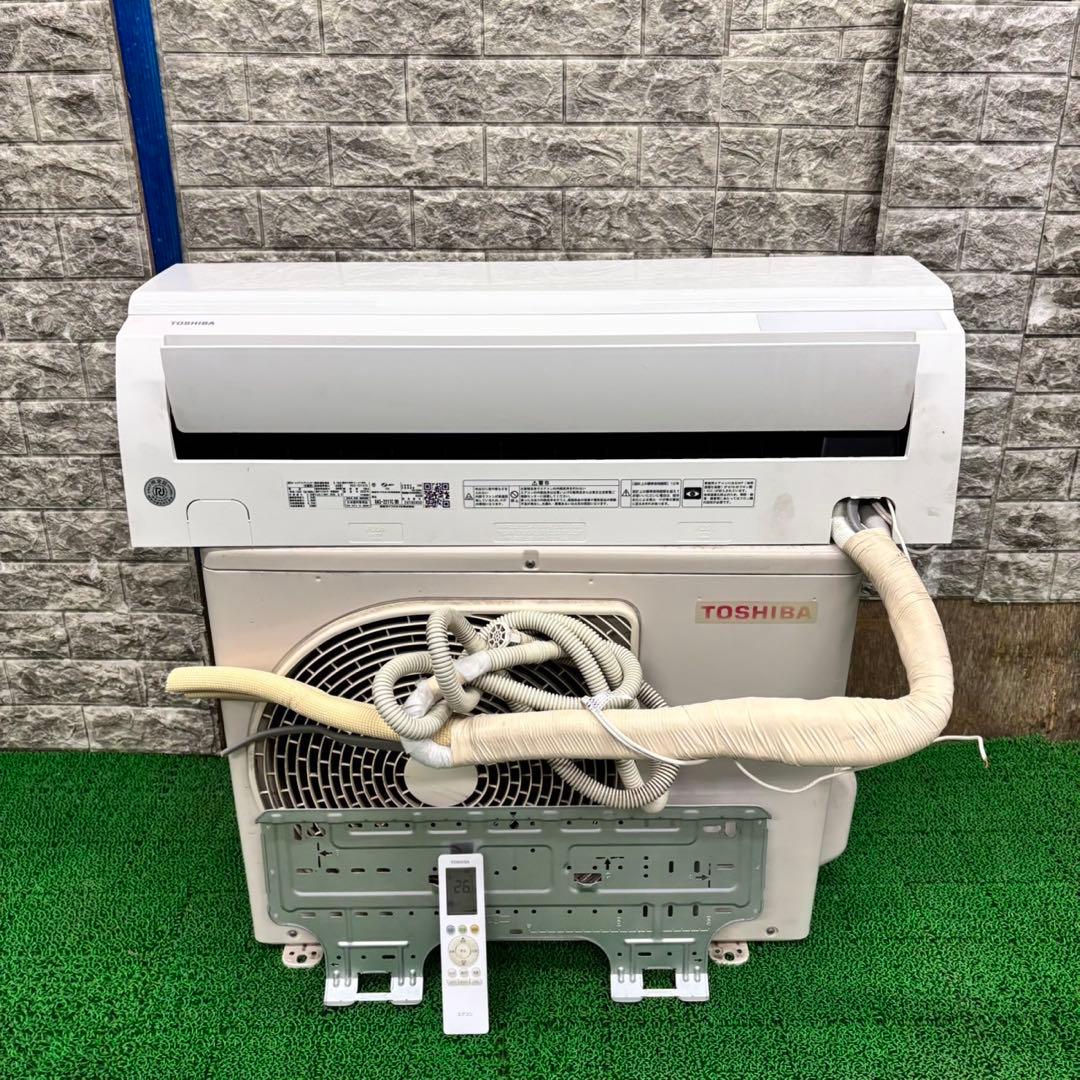 642 東芝　最新ルームエアコン　極美品　容量2.2kw 6畳〜8畳向け