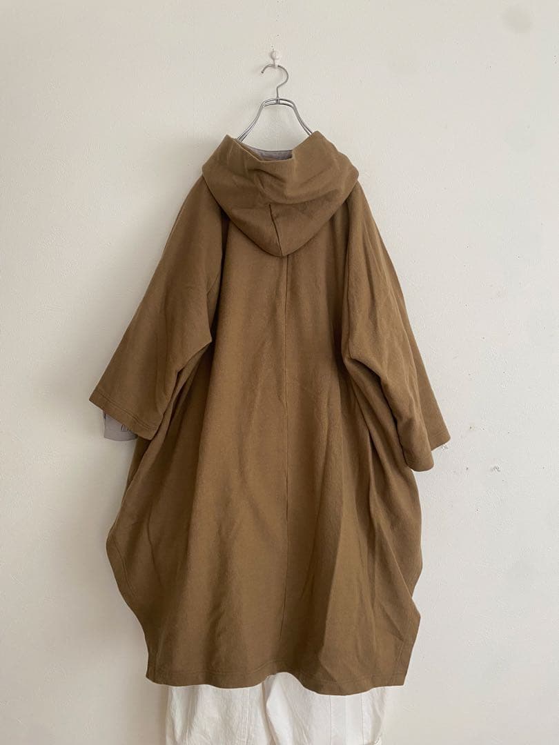 ほぼ未使用　TISSU｜圧縮 ウール ニット ポンチョ コート　ワイド　ベージュ