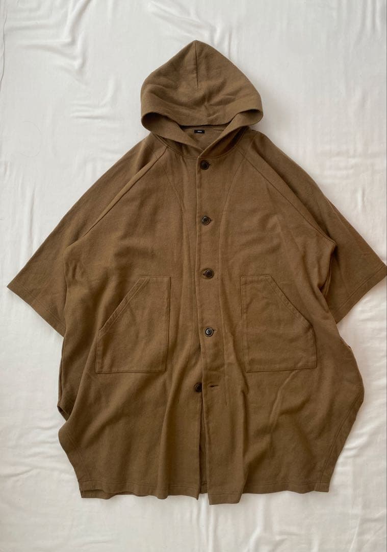 ほぼ未使用　TISSU｜圧縮 ウール ニット ポンチョ コート　ワイド　ベージュ