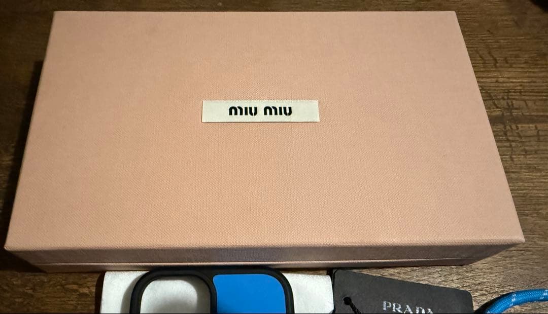 【日本未入荷】MIU MIU iPhone15 スマホケース ブルー　13 14