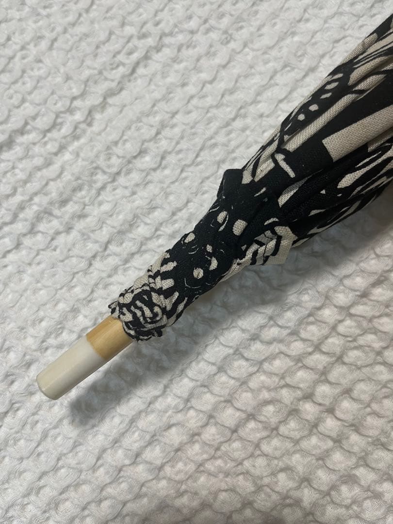 【美品】nuts花柄日傘 ブラック・ホワイト