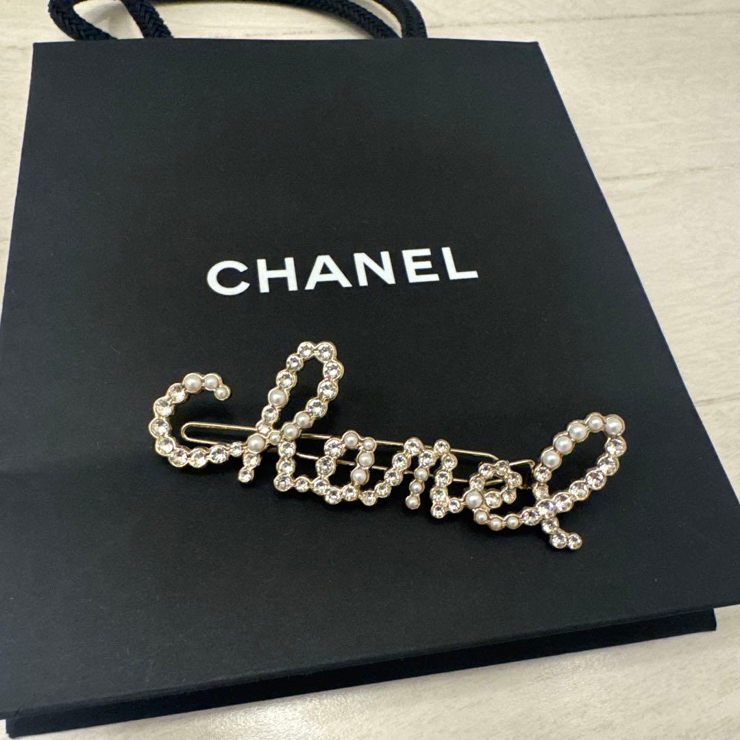 美品　 CHANEL ロゴ ヘアピン パール