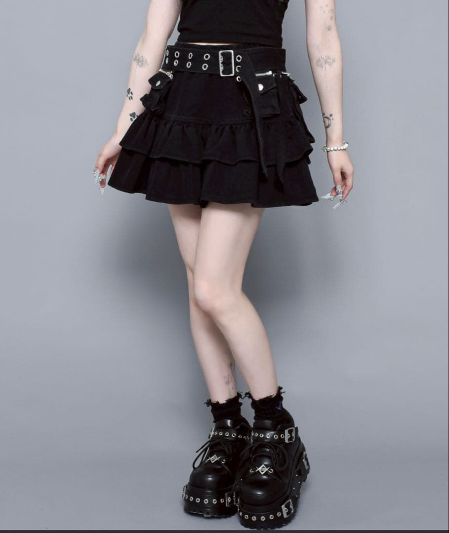 REFLEM カーゴベルト付きデニムフリルスカート　ブラック　レフレム