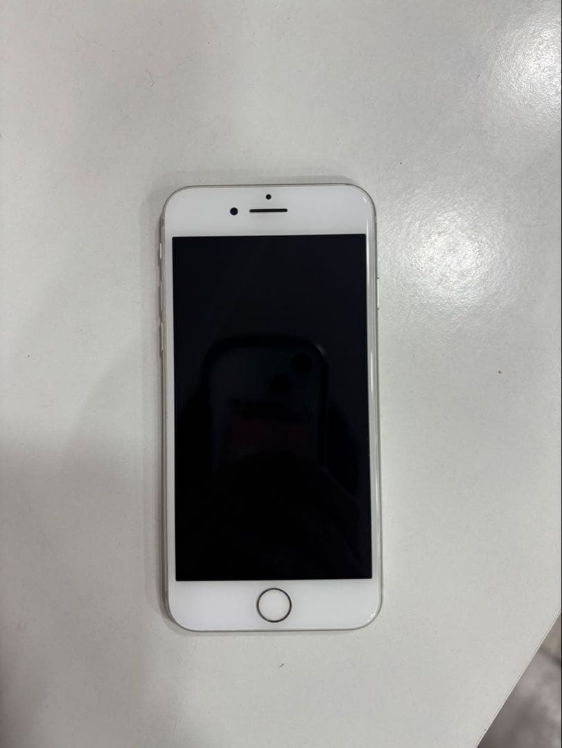 iPhone 8 本体 64GB