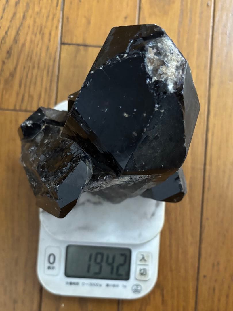 黒水晶　モリオン　原石　木製台座付き　1.9kg 特大結晶　パワーストーン