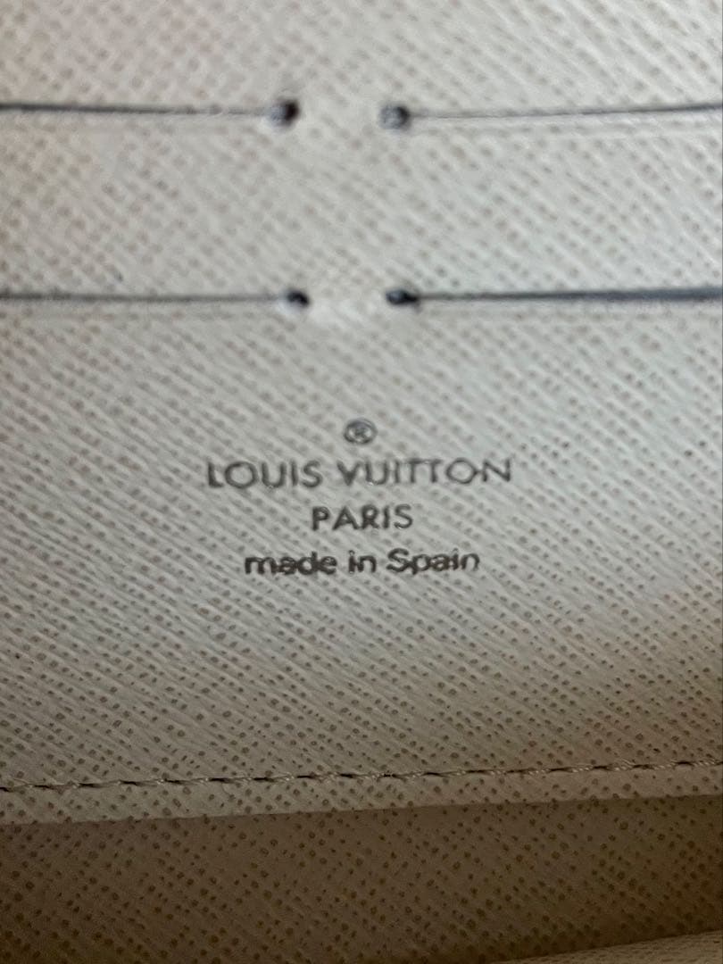 ルイヴィトン長財布　エピホワイト （LOUIS VUITTON）