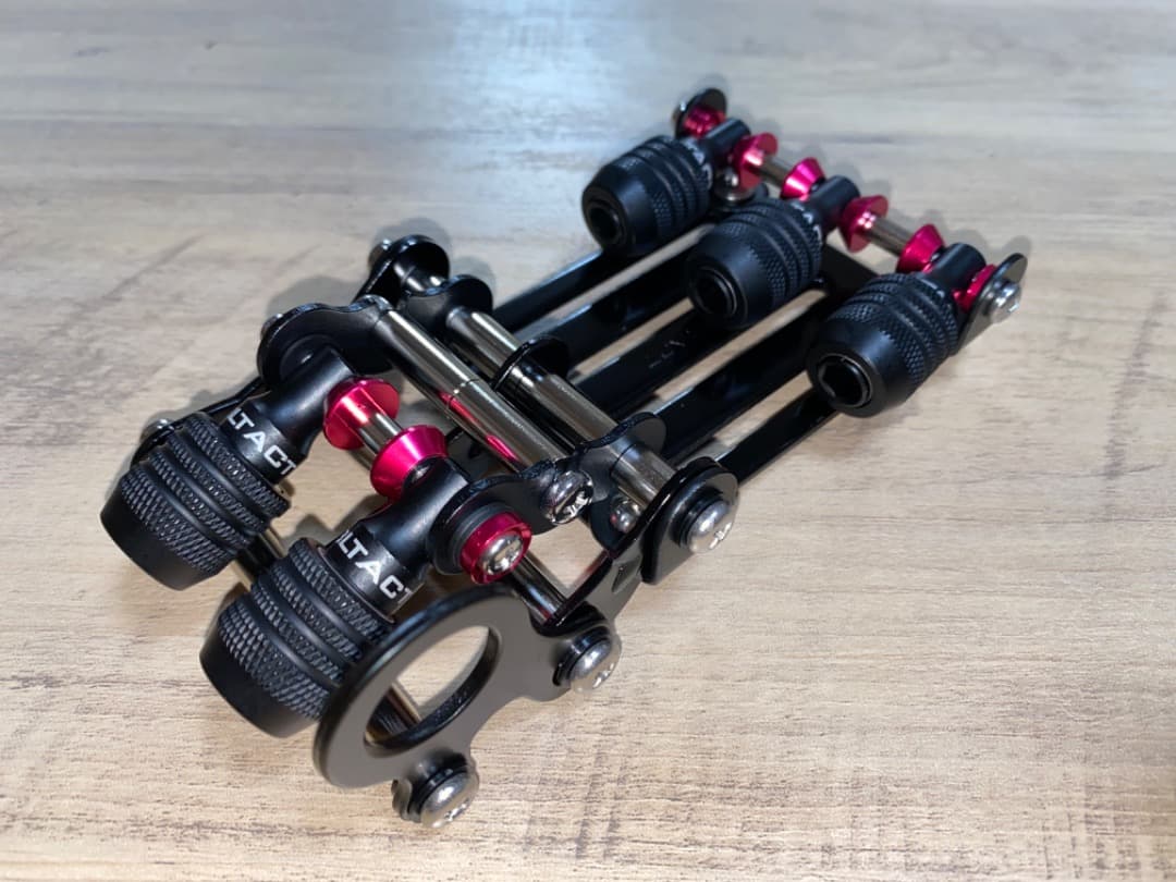 ビットホルダー5P付きベルトループ　ブラック×ピンク