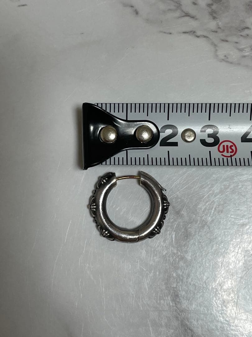 Justin Davis　フープピアス　クロス