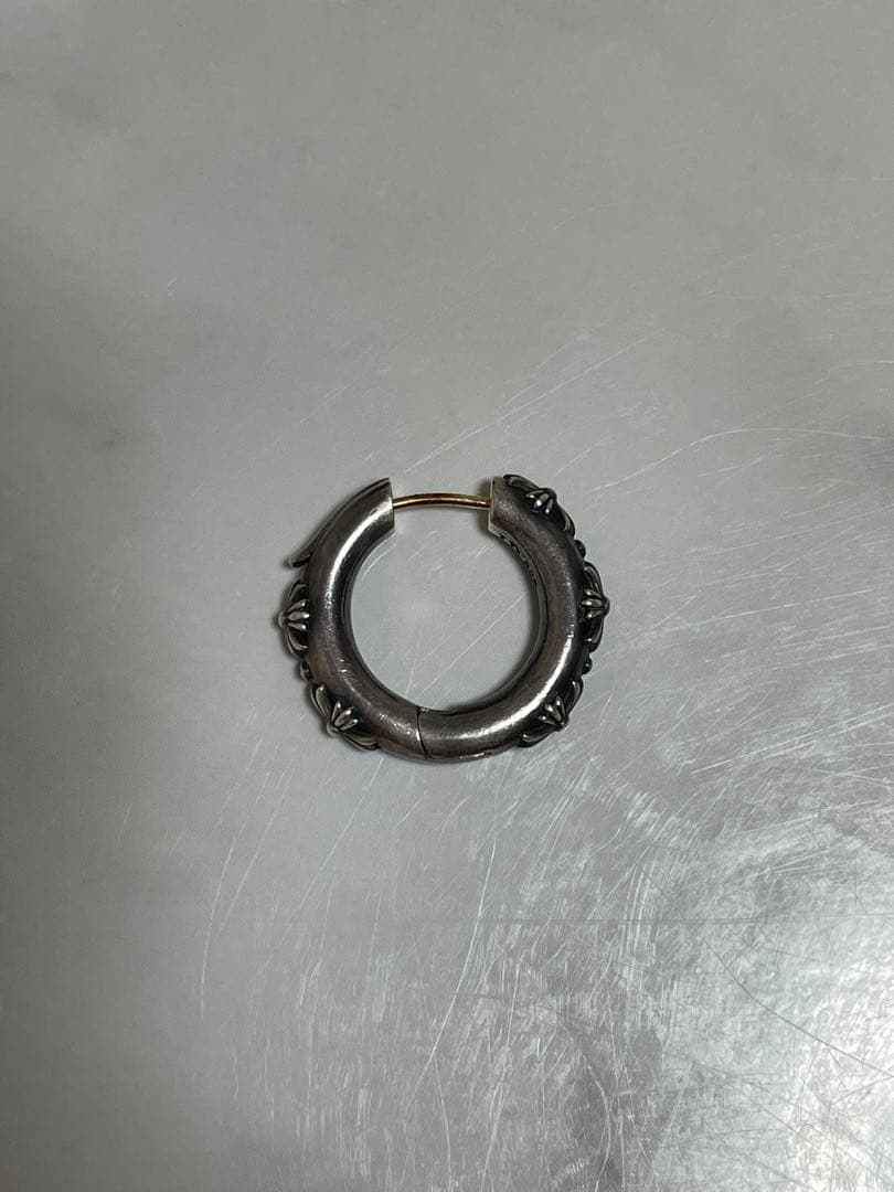 Justin Davis　フープピアス　クロス