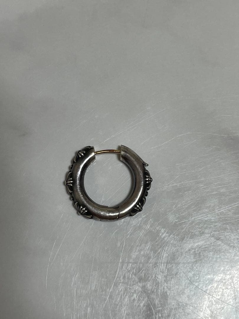 Justin Davis　フープピアス　クロス