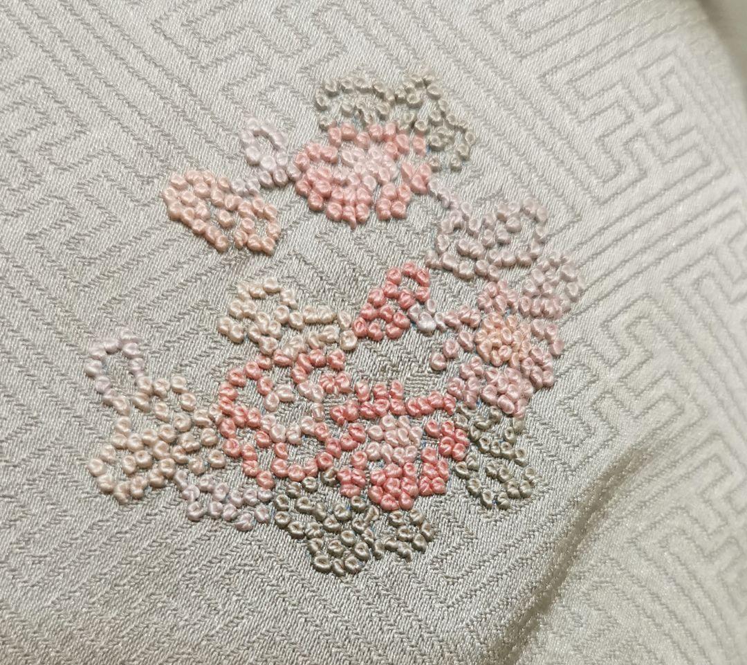 【相良刺繍】淡グリーンに相良刺繍 お役立ち付け下げ 紋意匠 地紋