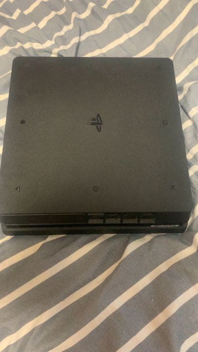 【美品】PS4本体＋カセット2本＋縦置きスタンド付き