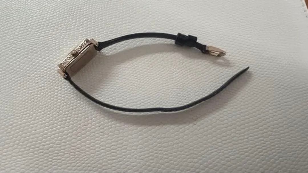 【agete】スクエアフェイス革ベルトウォッチ