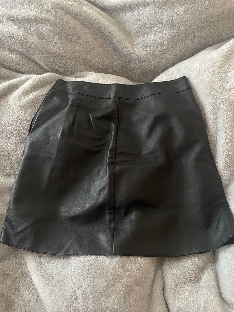 黒 レザー タイトスカート