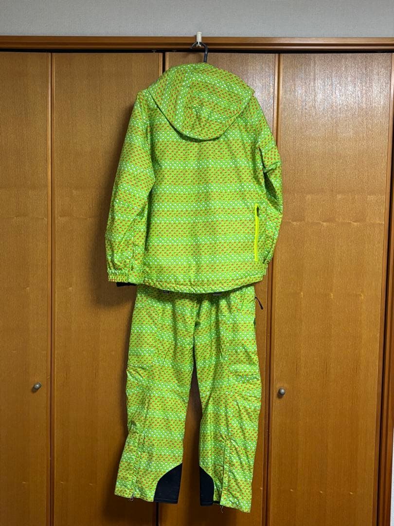 美品　オンヨネ　蛍光グリーン ドットパターン スキーウェア