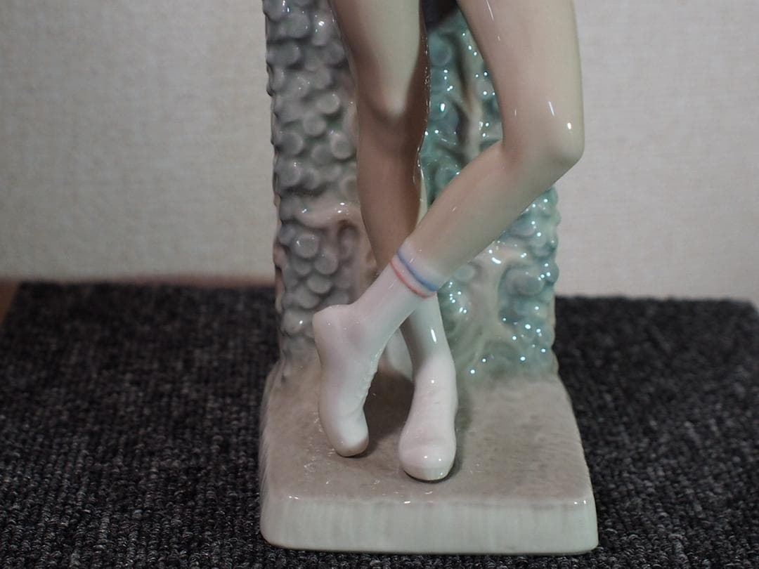 高島屋 【ノリタケ リヤドロ】 テニスボールを持つ美少女 ・共箱付 ・極美品