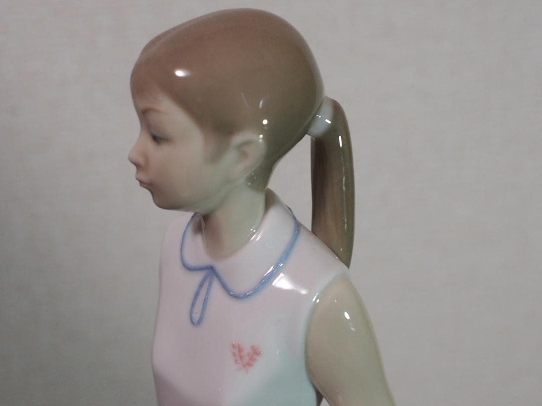 高島屋 【ノリタケ リヤドロ】 テニスボールを持つ美少女 ・共箱付 ・極美品