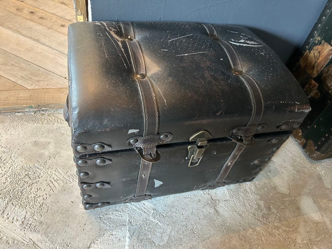 ヴィンテージ 黒いトランク