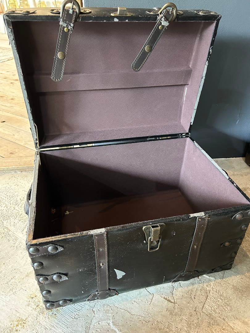 ヴィンテージ 黒いトランク