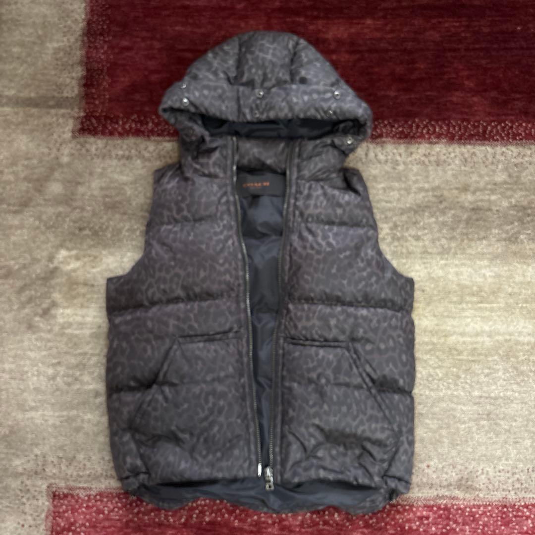 COACH レオパード柄 ダウンベスト