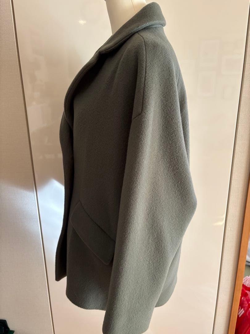 薄いグリーンチェスターコート 4つボタン