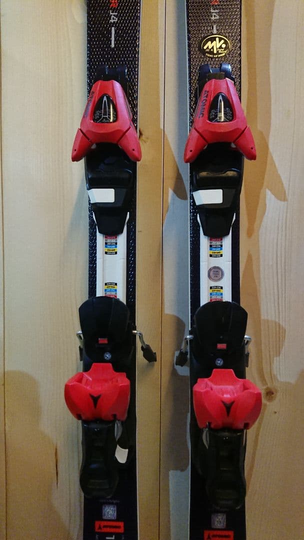 ATOMIC J4 150㎝②簡単調整ビン229～336㎜ アトミックスキー板