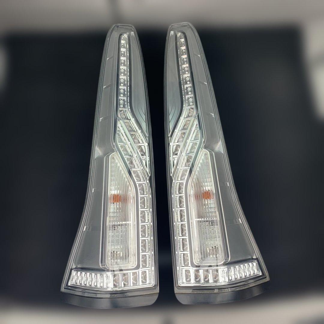 日産　セレナ　後期ハイウェイスター　C26 クリアテールランプ左右セット 中古品