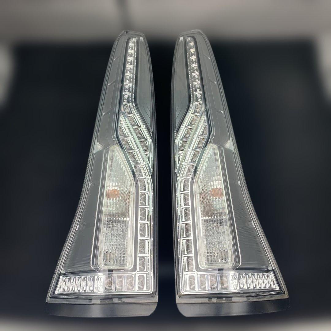 日産　セレナ　後期ハイウェイスター　C26 クリアテールランプ左右セット 中古品