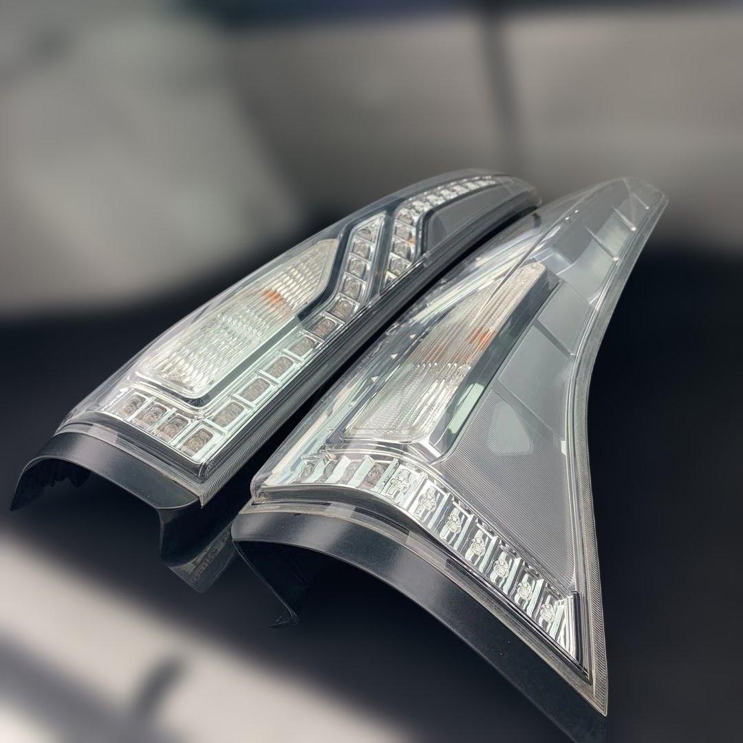 日産　セレナ　後期ハイウェイスター　C26 クリアテールランプ左右セット 中古品