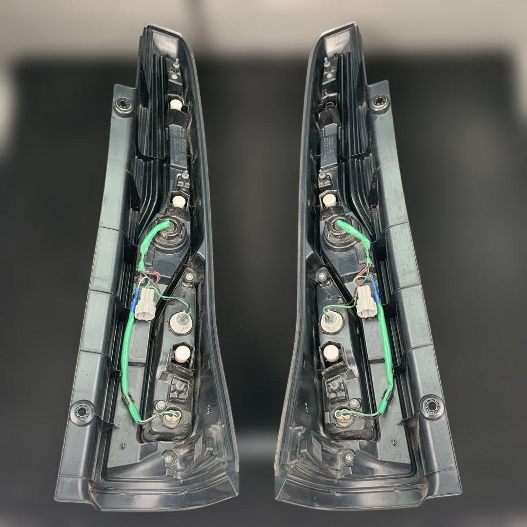 日産　セレナ　後期ハイウェイスター　C26 クリアテールランプ左右セット 中古品