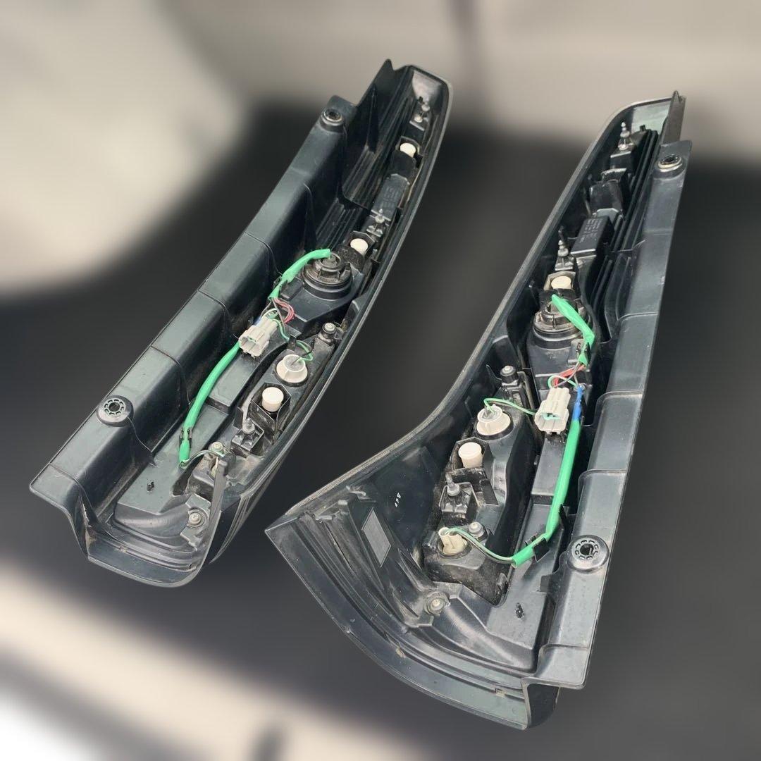 日産　セレナ　後期ハイウェイスター　C26 クリアテールランプ左右セット 中古品