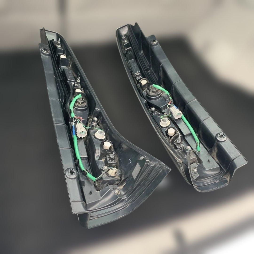 日産　セレナ　後期ハイウェイスター　C26 クリアテールランプ左右セット 中古品