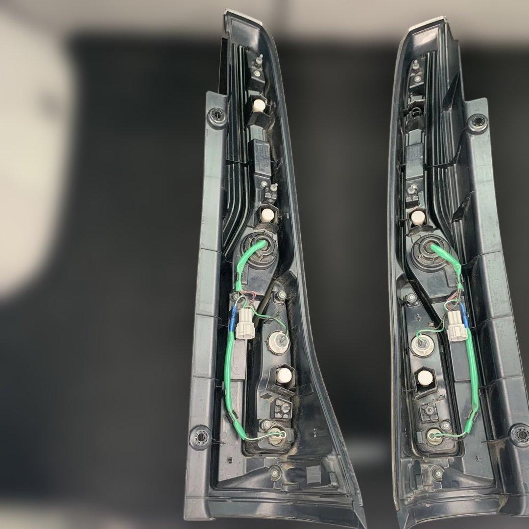 日産　セレナ　後期ハイウェイスター　C26 クリアテールランプ左右セット 中古品