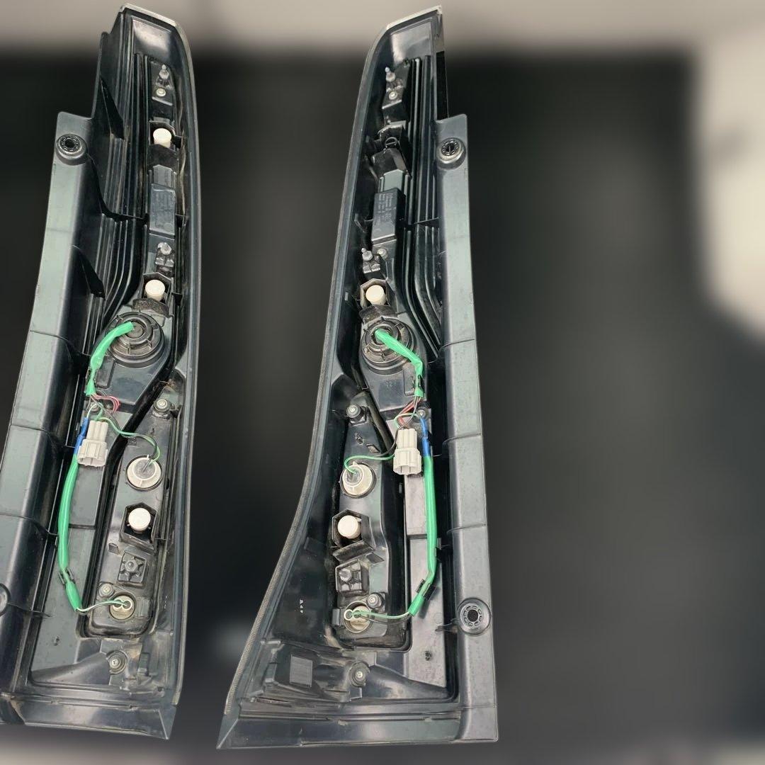 日産　セレナ　後期ハイウェイスター　C26 クリアテールランプ左右セット 中古品