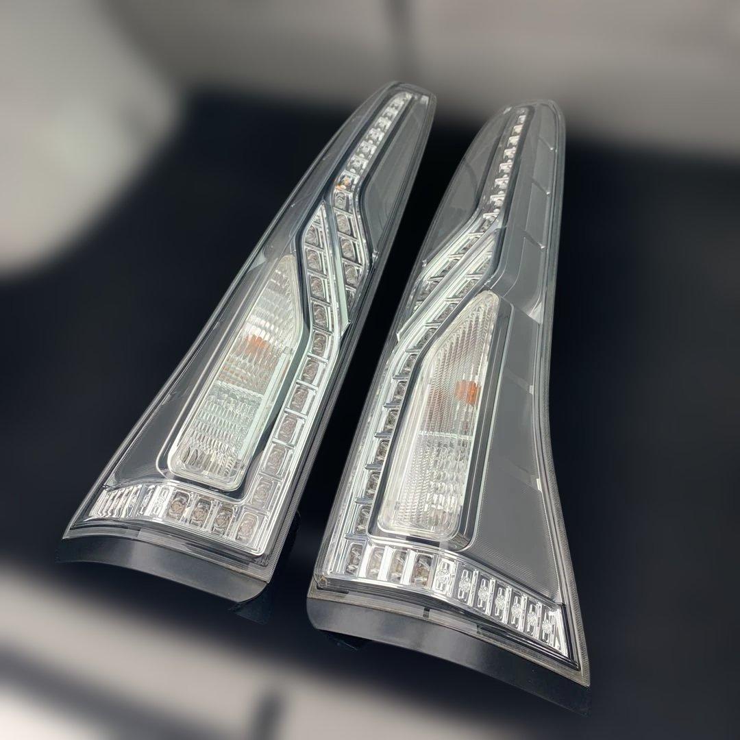 日産　セレナ　後期ハイウェイスター　C26 クリアテールランプ左右セット 中古品