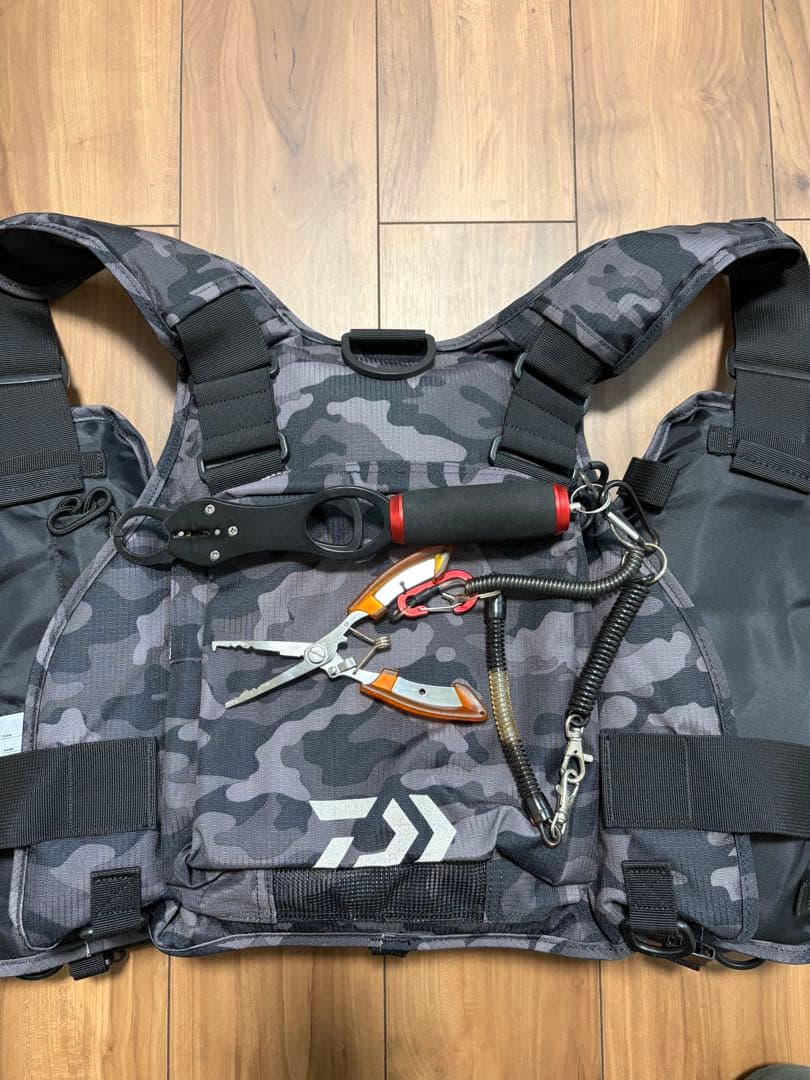 DaiwaダイワフロートゲームベストDF6206 ブラックカモ